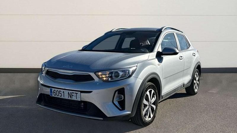 Usado Kia Stonic 101 CV (74 kW) 2025 Plateado SUV