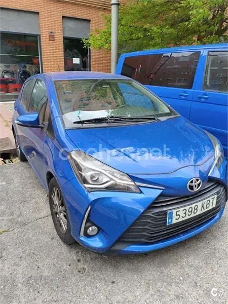 Usado Toyota Yaris Active 69 CV (50 kW) 2017 Azul Berlina