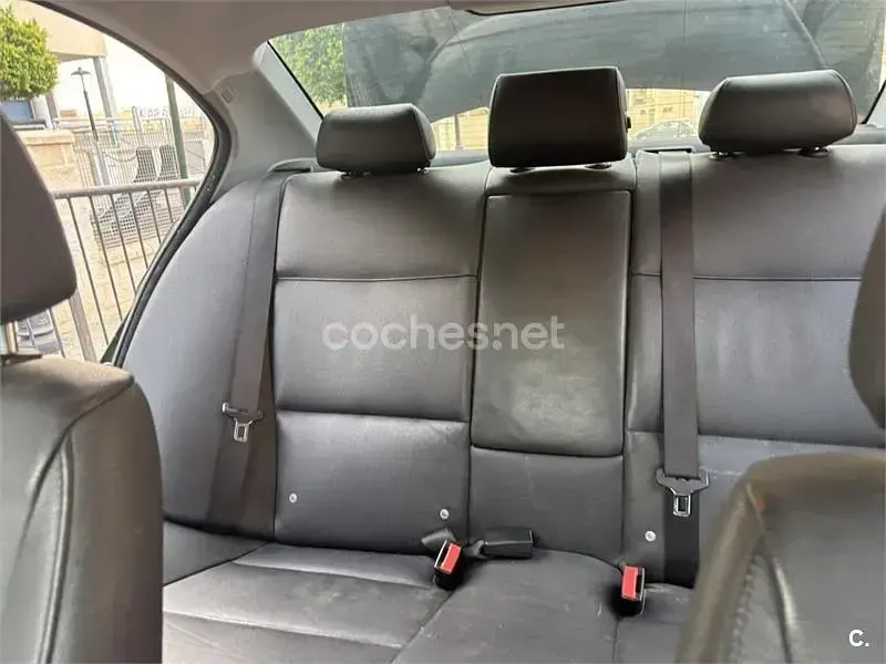 Usado BMW 318 122 CV (89 kW) 2007 Negro Berlina
