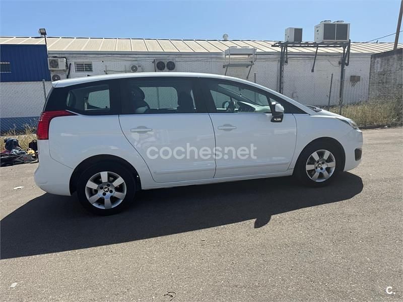 Blanco Usado 2014 Peugeot 5008 Active Monovolumen | 10.999 € (Precio justo) - Imagen 1/4