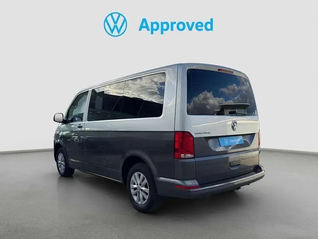 Usado VW Multivan 150 CV (110 kW) 2021 Plateado Monovolumen