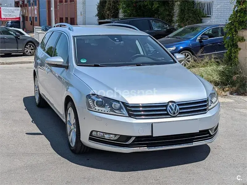 Usado VW Passat Highline 140 CV (102 kW) 2013 Gris / plata Familiar