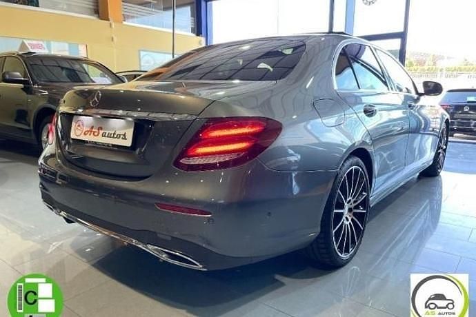 Usado Mercedes E220 Executive 170 CV (125 kW) 2016 Berlina