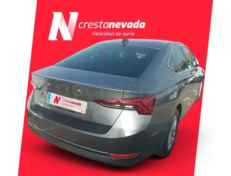 Usado Skoda Octavia Ambition 115 CV (84 kW) 2023 Gris / plata Berlina