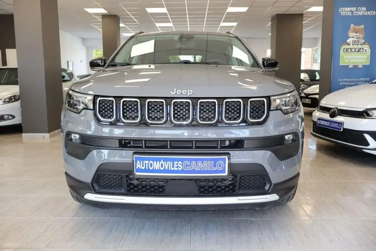 Usado Jeep Compass Limited 190 CV (139 kW) 2021 Gris SUV