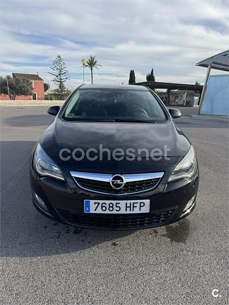 Usado Opel Astra Sport 165 CV (121 kW) 2011 Negro Berlina