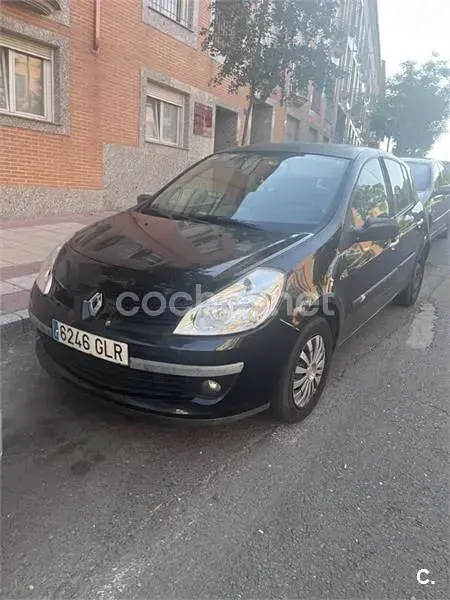 Usado Renault Clio II 85 CV (62 kW) 2009 Negro Berlina
