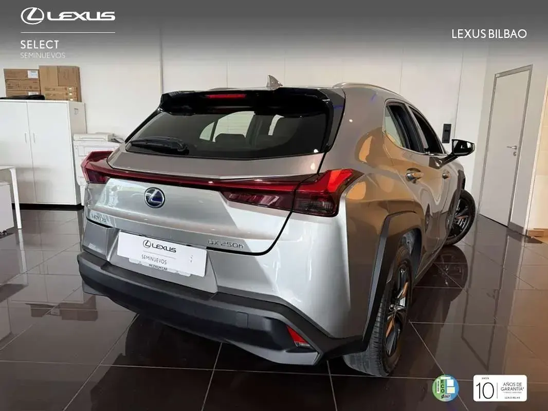 Usado Lexus UX 250h Business Edition 184 CV (135 kW) 2022 Plateado SUV
