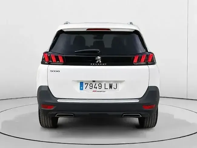 Usado Peugeot 5008 Allure 130 CV (95 kW) 2022 Blanco SUV