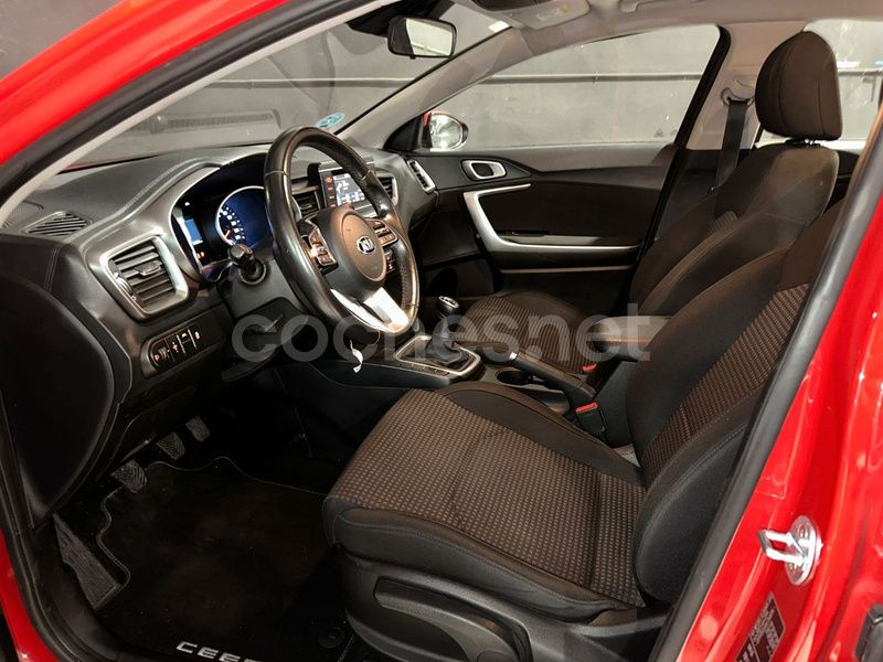 Usado Kia Ceed 100 CV (73 kW) 2019 Rojo Utilitario