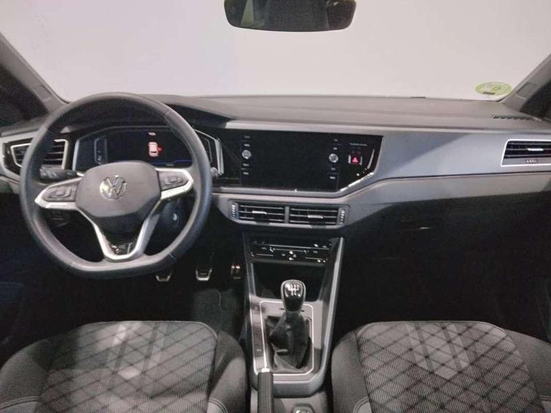 Usado VW Polo R-line 95 CV (69 kW) 2024 Plateado Utilitario