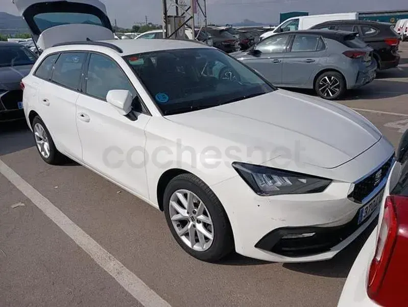 Usado Seat Leon Style 115 CV (84 kW) 2021 Blanco Familiar