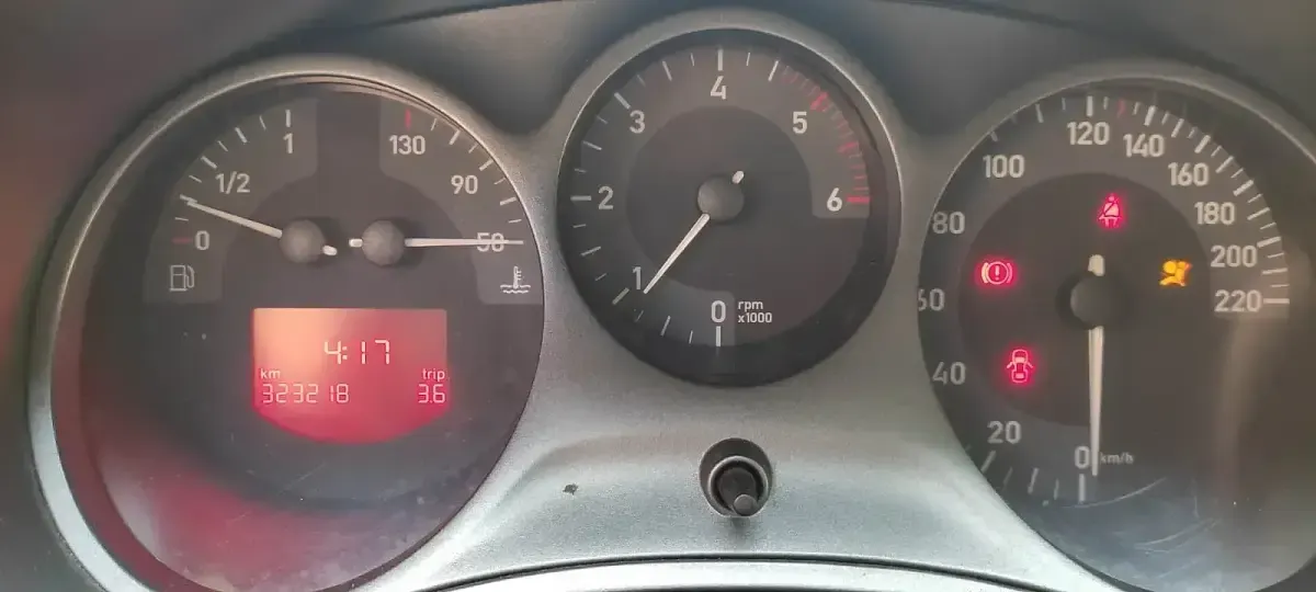 Usado Seat Leon Ecomotive 105 CV (77 kW) 2008 Rojo Utilitario