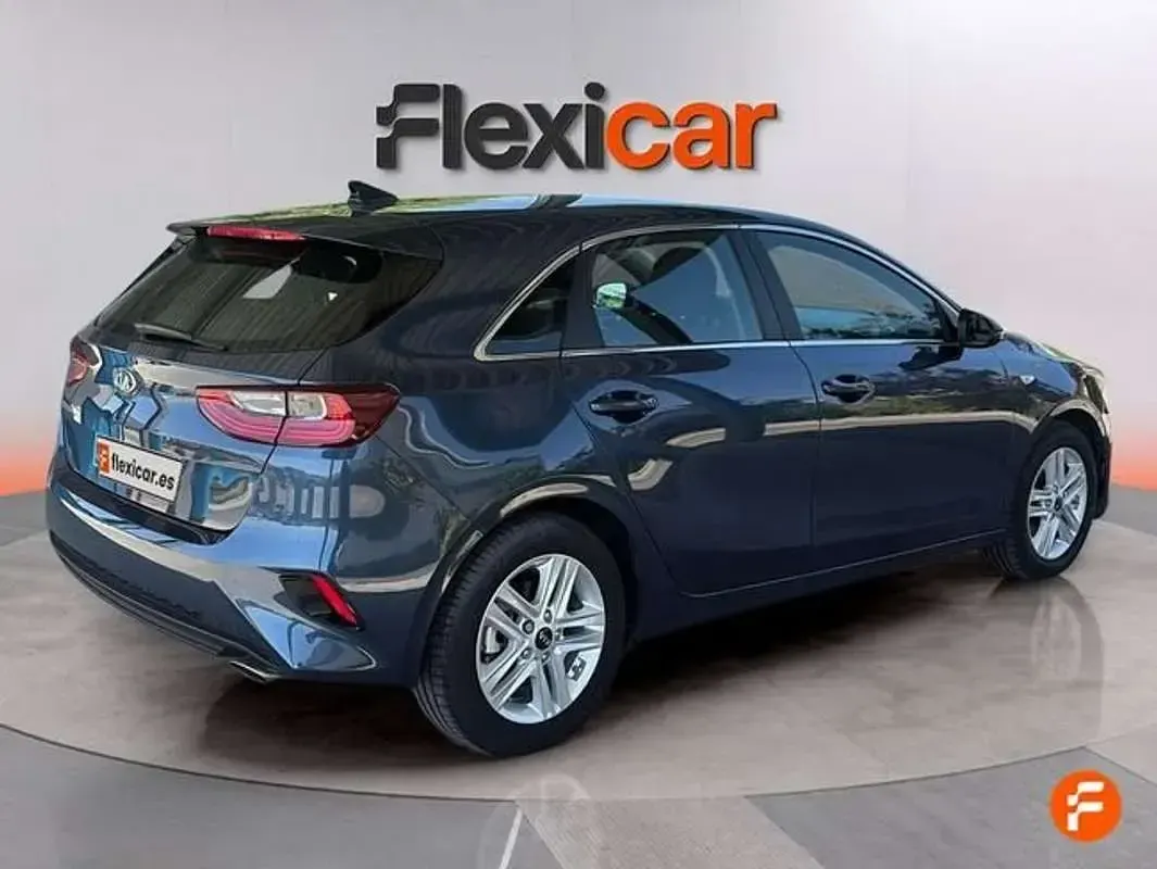 Usado Kia Ceed 120 CV (88 kW) 2019 Azul Utilitario