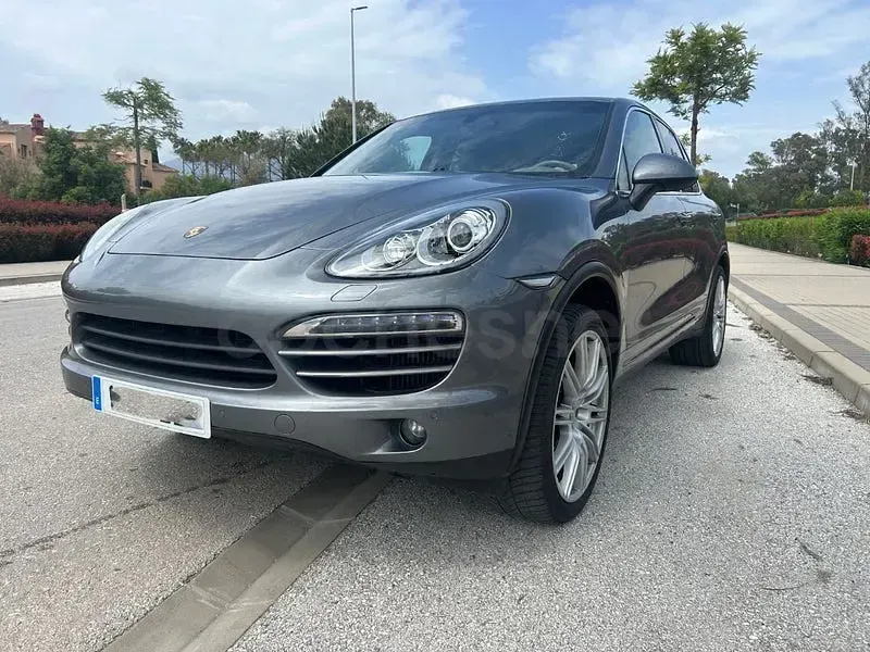 Käytetty Porsche Cayenne 245 HP (180 kW) 2012 Harmaa Katumaasturi