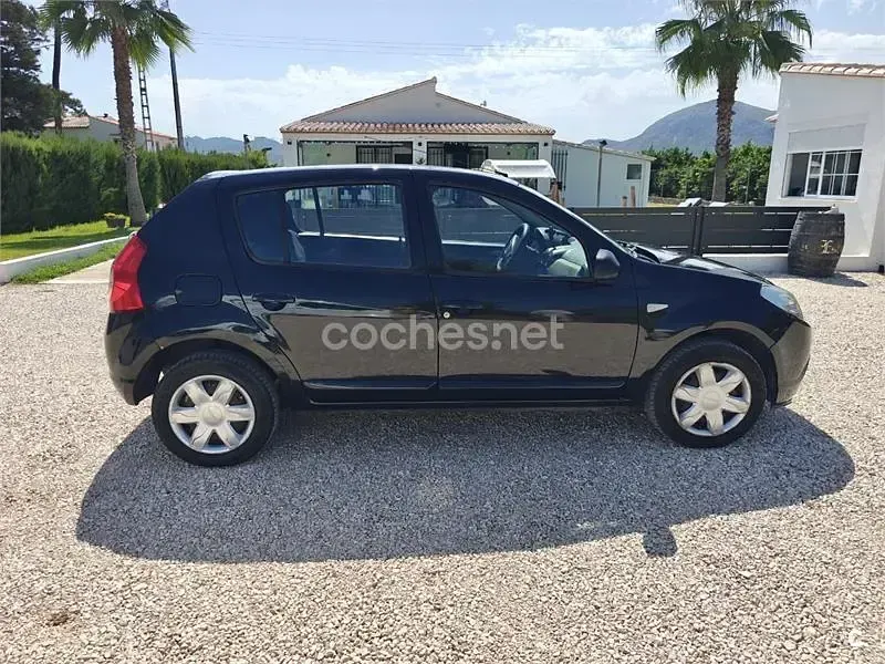 Usado Dacia Sandero Ambiance 75 CV (55 kW) 2011 Negro Berlina