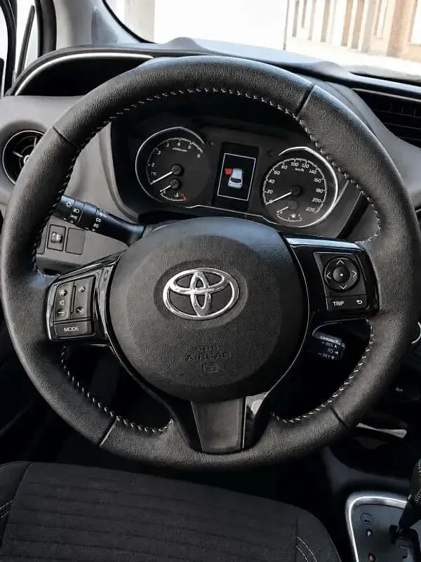 Usado Toyota Yaris Active 99 CV (72 kW) 2020 Blanco Utilitario