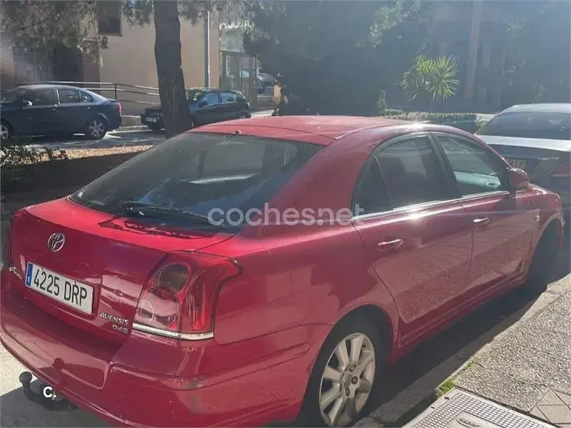 Occasion Toyota Avensis Sol 150 PK (110 kW) 2005 Rood Sedan