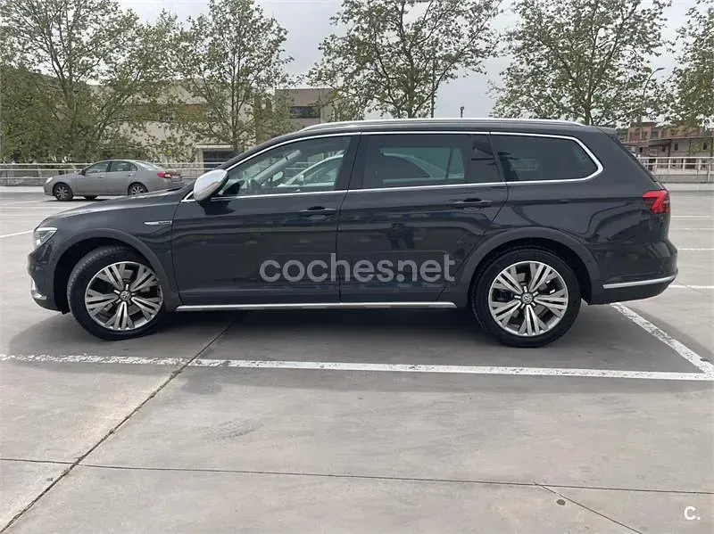 Usado VW Passat Alltrack 240 CV (176 kW) 2016 Gris / plata Familiar