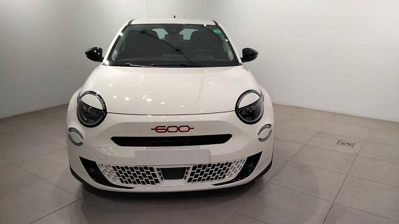 Usado Fiat 600E Red 114 kW (156 CV) 2024 Blanco