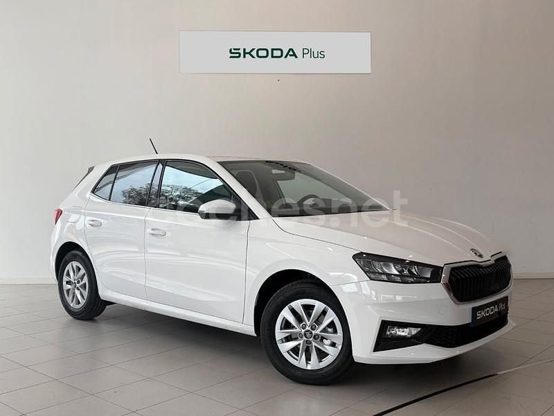 Usado Skoda Fabia Selection 80 CV (58 kW) 2025 Blanco Berlina