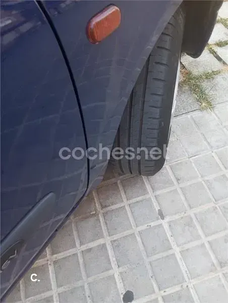 Usado Renault Clio 75 CV (55 kW) 2001 Azul Berlina