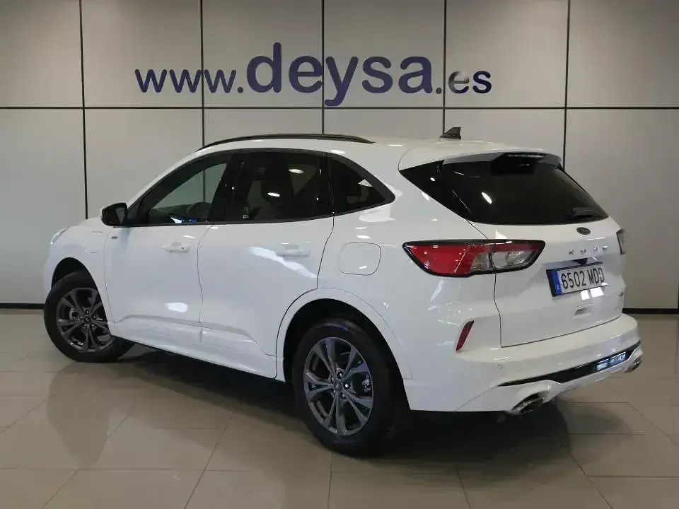 Usado Ford Kuga ST-Line X 225 CV (165 kW) 2022 Blanco SUV