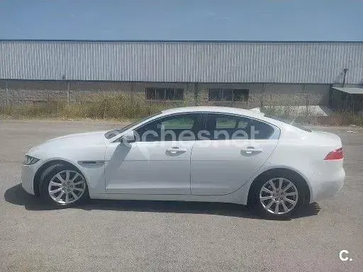 Usado Jaguar XE Pure 180 CV (132 kW) 2015 Blanco Berlina