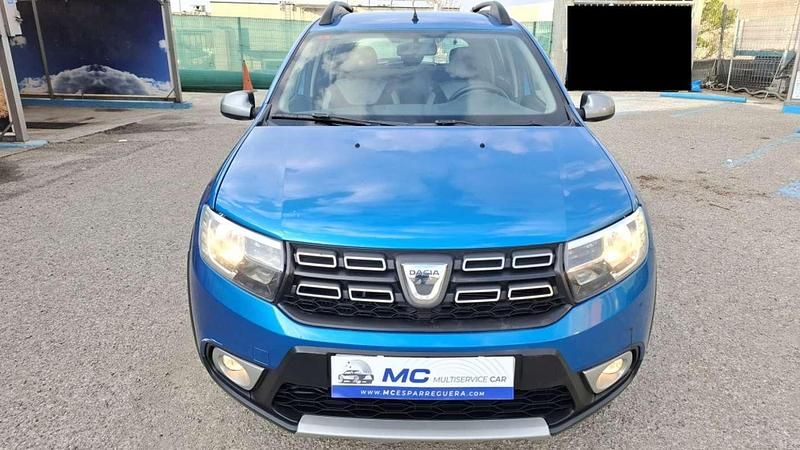 Usado Dacia Sandero Stepway Ambiance 90 CV (66 kW) 2017 Azul Utilitario