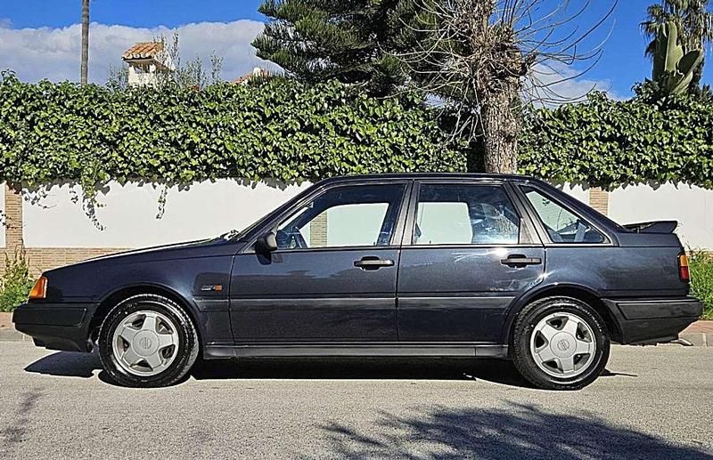 Usado Volvo 440 105 CV (77 kW) 1991 Negro Utilitario