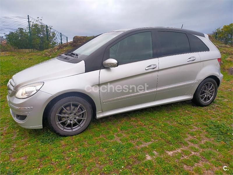 Usado Mercedes B200 156 CV (114 kW) 2012 Gris / plata Monovolumen