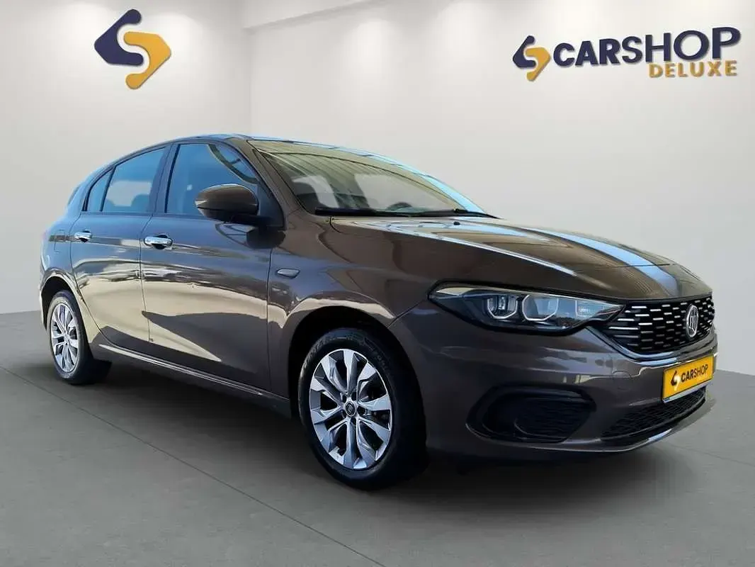 Usado Fiat Tipo Easy 95 CV (69 kW) 2017 Marrón Familiar