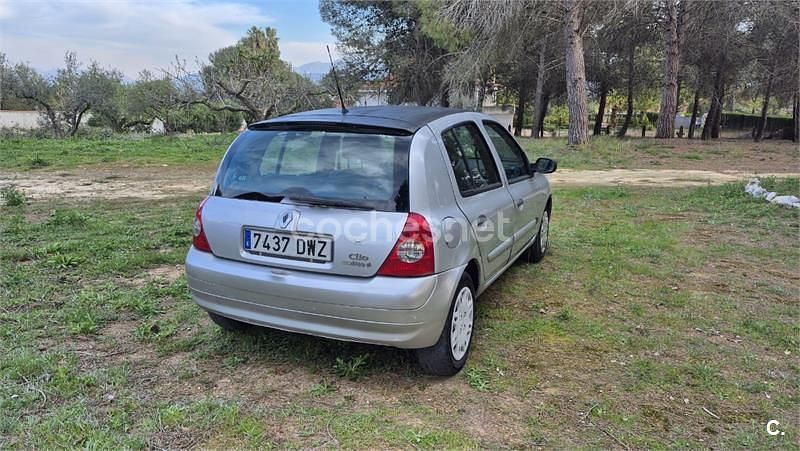 Usado Renault Clio II Authentique 85 CV (62 kW) 2006 Gris / plata Berlina