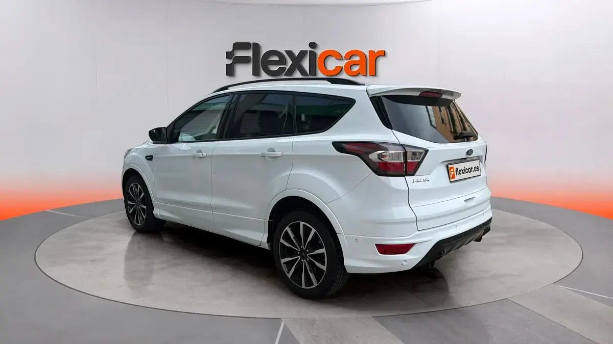 Usado Ford Kuga ST-Line 120 CV (88 kW) 2017 Blanco SUV