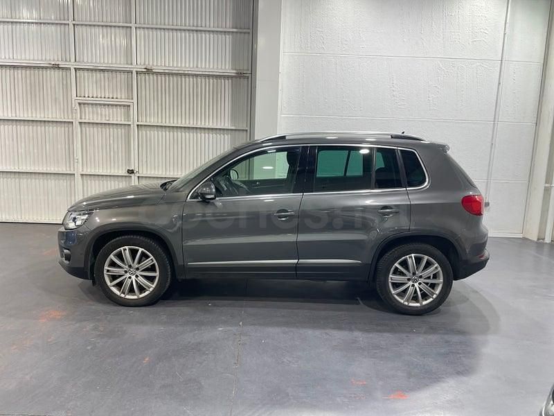 Usado VW Tiguan Sport 140 CV (102 kW) 2014 Gris / plata SUV