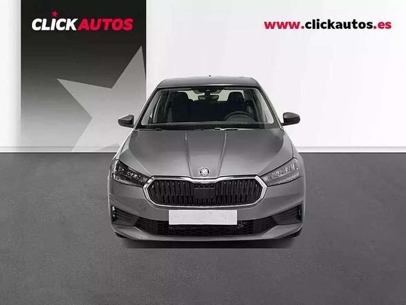 Usado Skoda Fabia Essence 95 CV (69 kW) 2025 Gris Utilitario