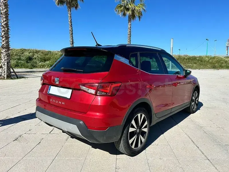 Usado Seat Arona Ecomotive 95 CV (69 kW) 2020 Granate SUV