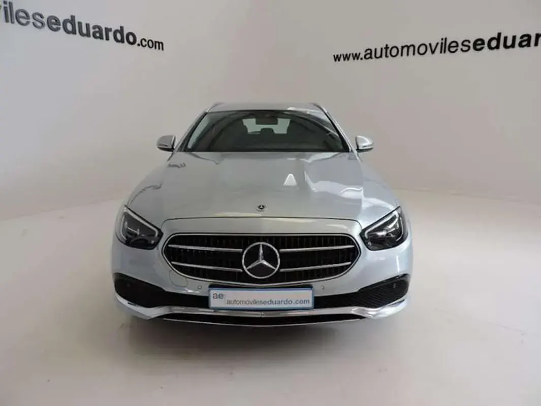 Usado Mercedes E220 194 CV (142 kW) 2022 Plateado Familiar