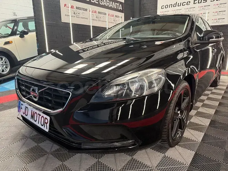 Usado Volvo V40 Kinetic 120 CV (88 kW) 2017 Negro Berlina