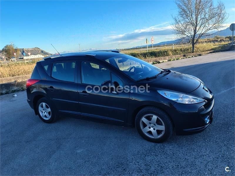 Usado Peugeot 207 95 CV (69 kW) 2008 Negro Familiar