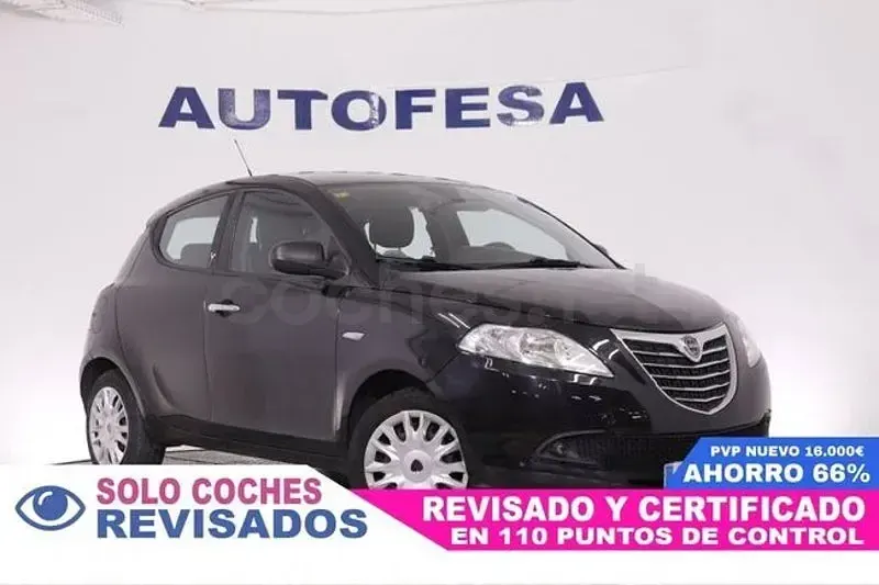 Usado Lancia Ypsilon Silver 69 CV (50 kW) 2016 Negro Utilitario