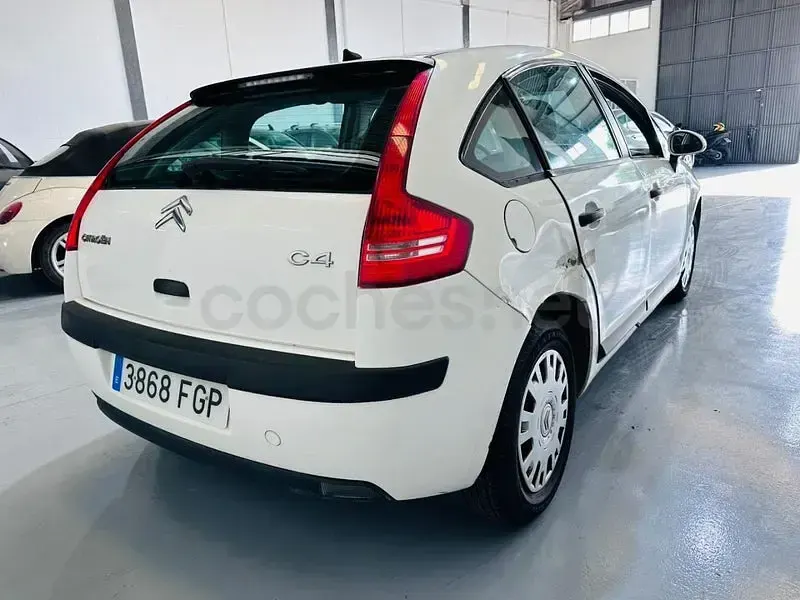 Używany Citroën C4 92 KM (67 kW) 2007 Biały Sedan/Limuzyna