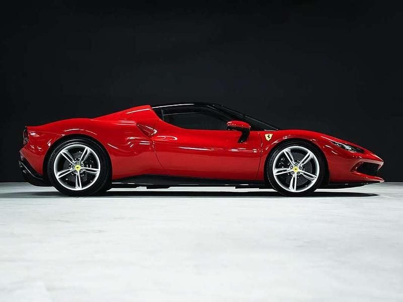 Usado Ferrari 296 831 CV (611 kW) 2024 Rojo Coupe