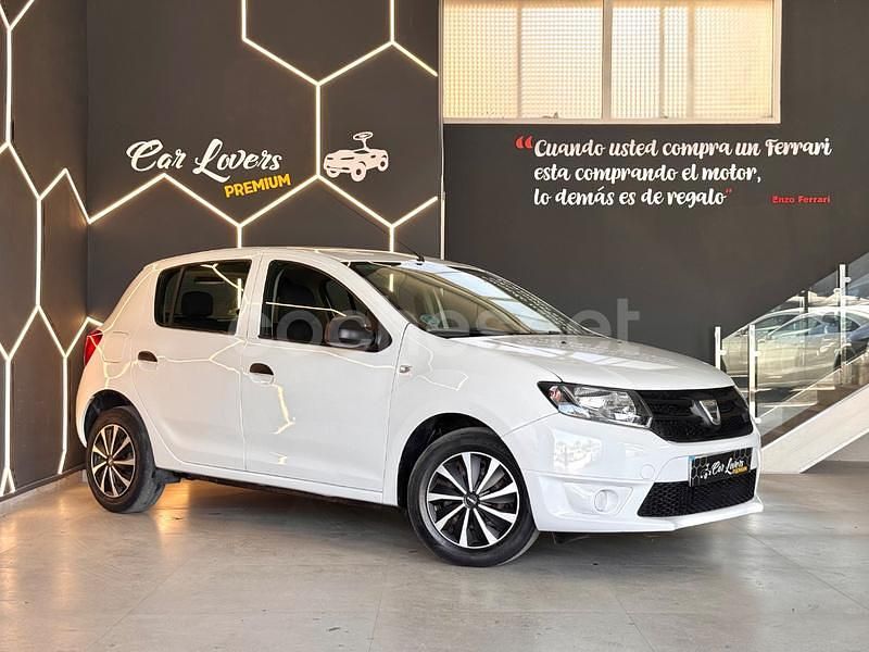 Usado Dacia Sandero Lauréate 75 CV (55 kW) 2015 Blanco Utilitario
