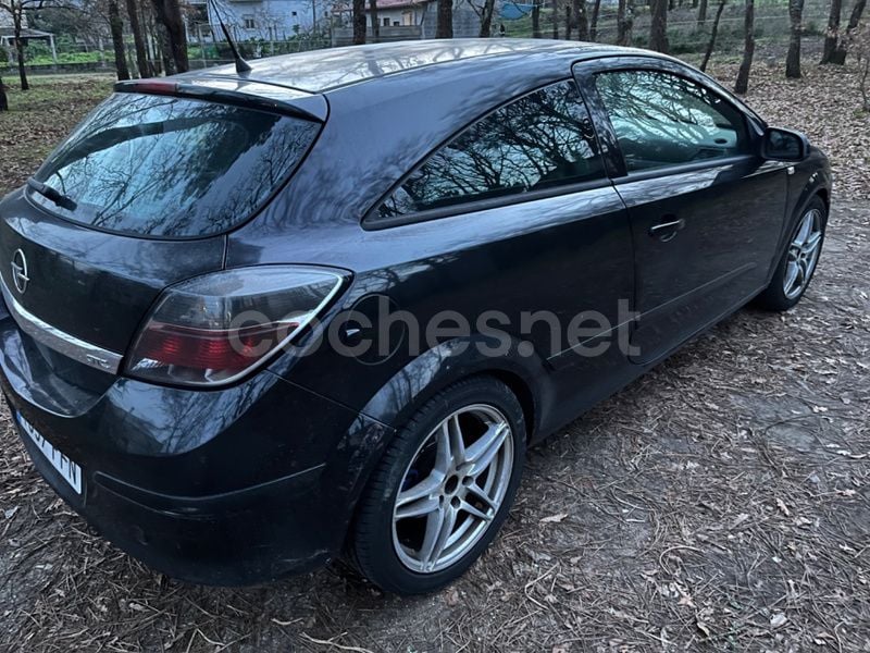 Usado Opel Astra GTC Cosmo 100 CV (73 kW) 2006 Negro Berlina