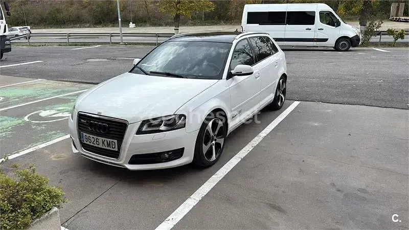 Usado Audi A3 Sportback 140 CV (102 kW) 2011 Blanco Utilitario