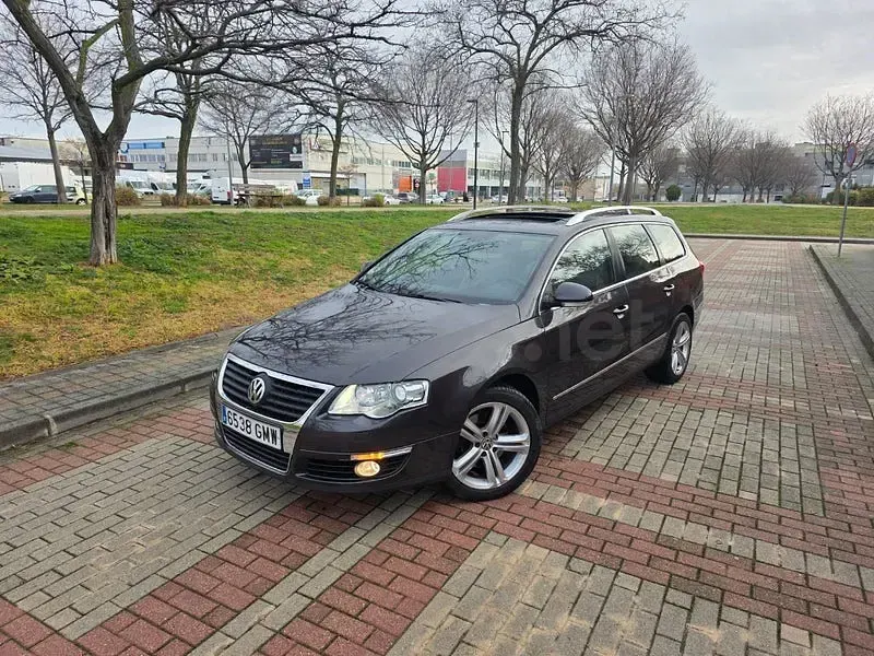 Usado VW Passat Highline 140 CV (102 kW) 2010 Gris / plata Familiar