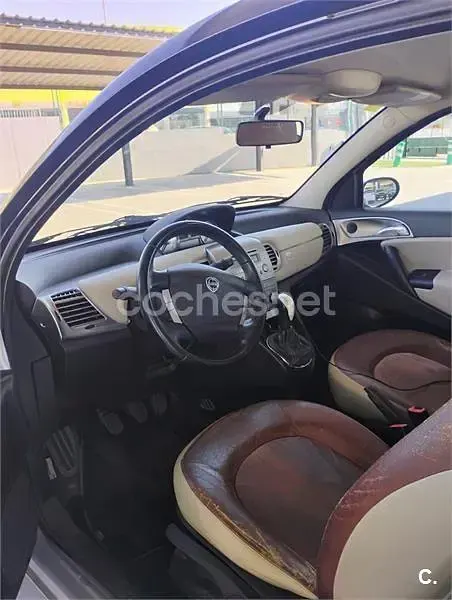 Usado Lancia Ypsilon 90 CV (66 kW) 2008 Beige Utilitario