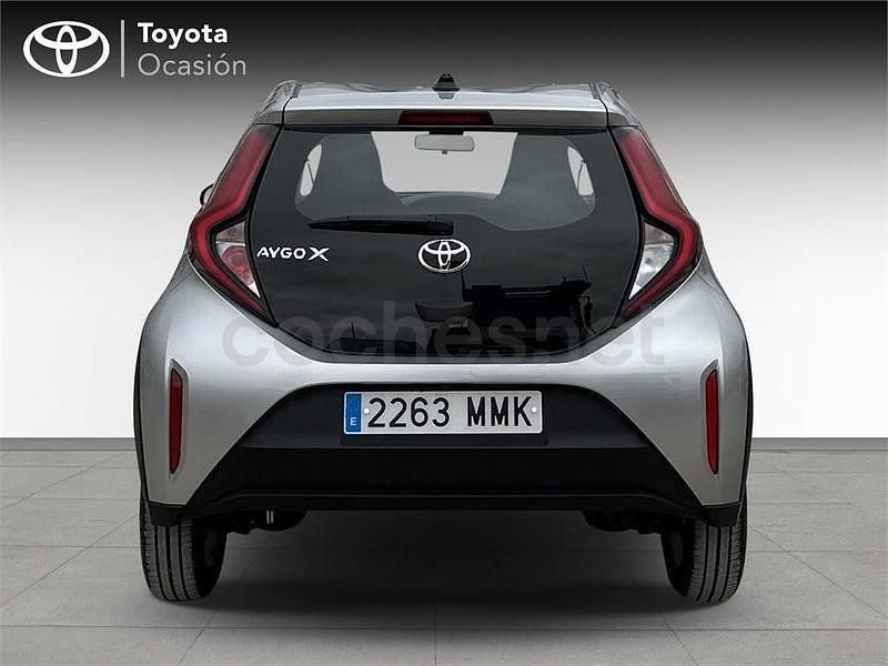 Usado Toyota Aygo X Play 72 CV (52 kW) 2023 Gris / plata SUV