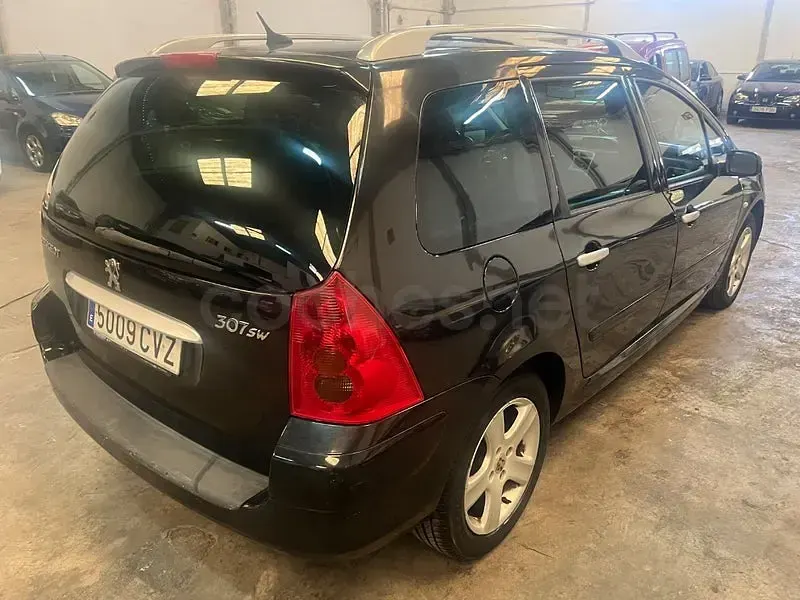 Usado Peugeot 307 110 CV (80 kW) 2004 Negro Familiar